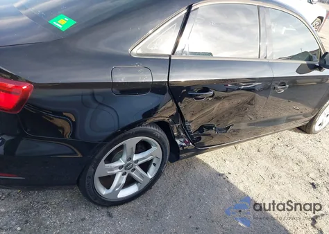 2017 Audi A3 2.0T Premium z USA, uszkodzony, nr VIN WAUAUGFF2H1052584